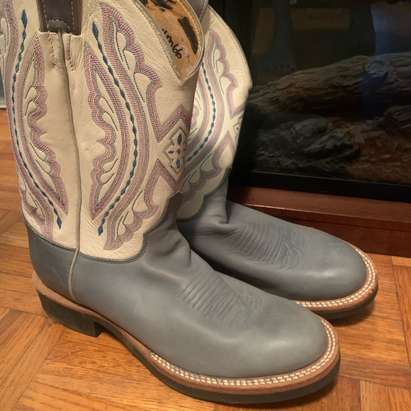 Justin Boots Women's Gray and Cream Western Boots - Picture 2 of 6